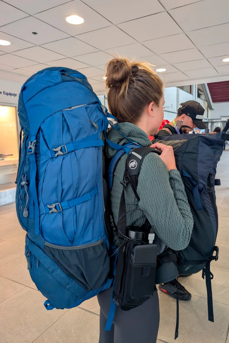 Nicole B. mit Reisegepäck Nicole B. mit Reisegepäck