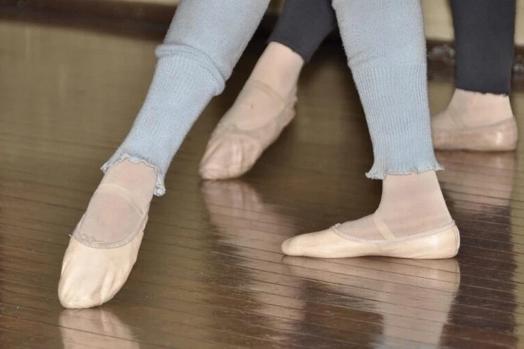 Ballett Ballettpose und gestreckte Füsse