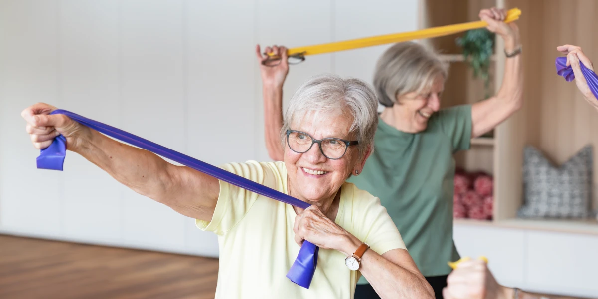 Kraft-Übung Kraft-Übung mit dem Gymnastikband