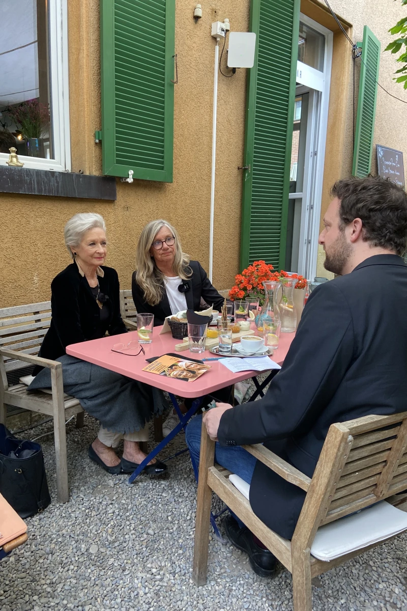 Heidi Maria Glössner (l.) und Bea Petri (r.) während den Podcast-Aufnahmen in Winterthur Heidi Maria Glössner (l.) und Bea Petri (r.) während den Podcast-Aufnahmen in Winterthur
