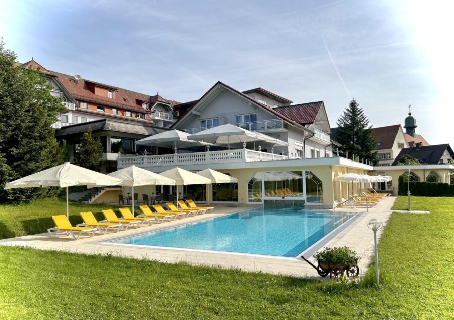 Aussenpool Fruehling Favorit web