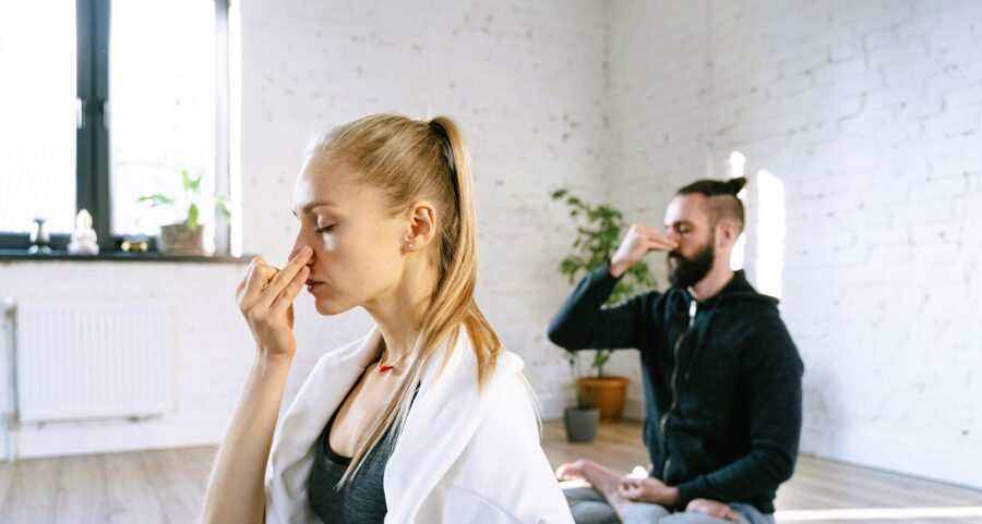 Nasenatmung im traditionellen Yoga - © Pexels Nasenatmung im traditionellen Yoga