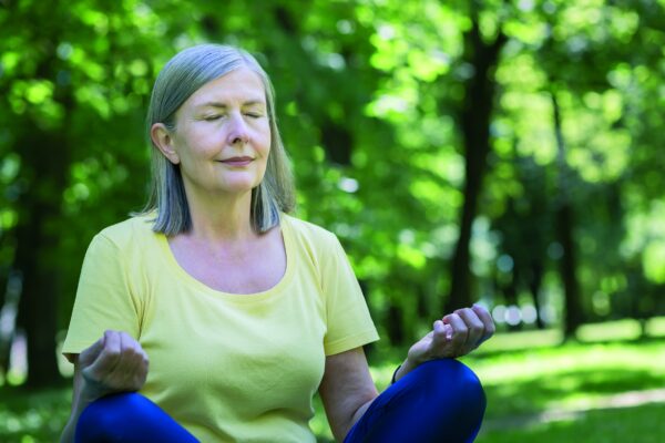 Ipnosi, esercizi di rilassamento e tecniche di meditazione come approcci terapeutici alternativi. - © I Stock Liubomyr Vorona Ipnosi, esercizi di rilassamento e tecniche di meditazione come approcci terapeutici alternativi.