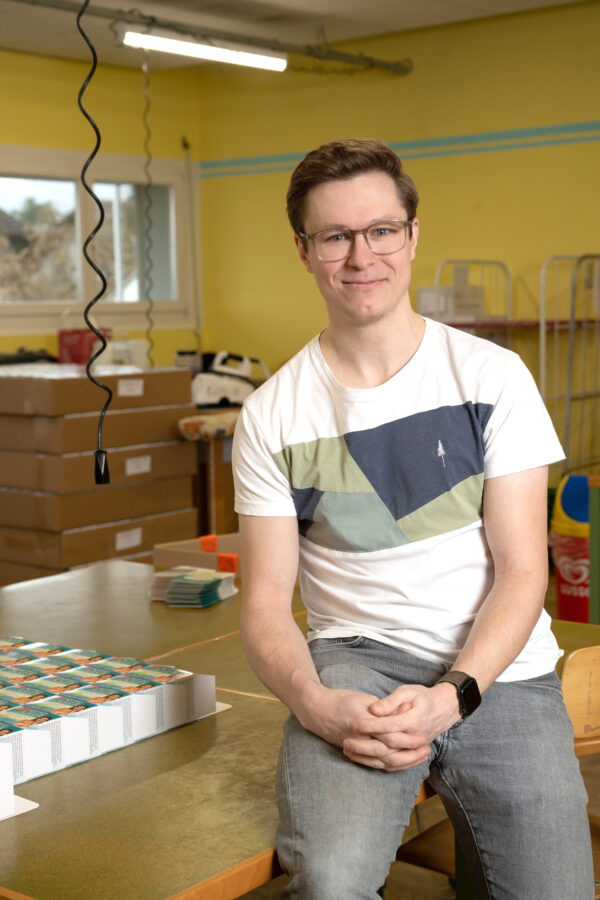 Bei seinem Arbeitgeber hat er ein verständnisvolles Umfeld. - Chez son employeur, il bénéficie d’un environnement compréhensif. - Presso il suo datore di lavoro ha trovato un ambiente comprensivo. - © Susanne Seiler Bei seinem Arbeitgeber hat er ein verständnisvolles Umfeld. - Chez son employeur, il bénéficie d’un environnement compréhensif. - Presso il suo datore di lavoro ha trovato un ambiente comprensivo.