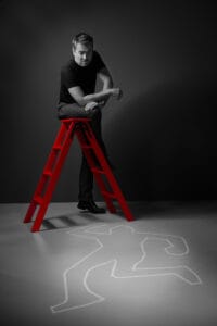 «Lose Kabel, Stufen ohne Markierung, düstere Beleuchtung: Jede Wohnung kann zum Tatort werden.» Stefan Gubser, Schauspieler 