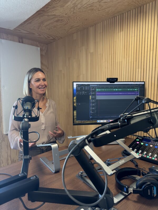 Annette Früh während der Podcast-Aufnahmen.