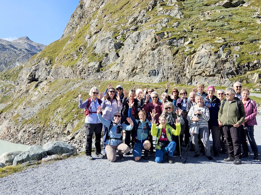 Fröhliche Gruppe am Mattmarkstausee